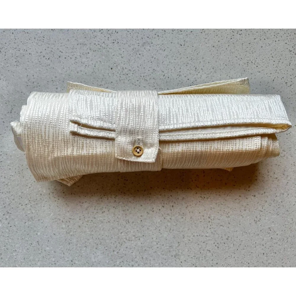 Set Of 4 Ivory Textured Cloth Napkins W/ Button Strap 17